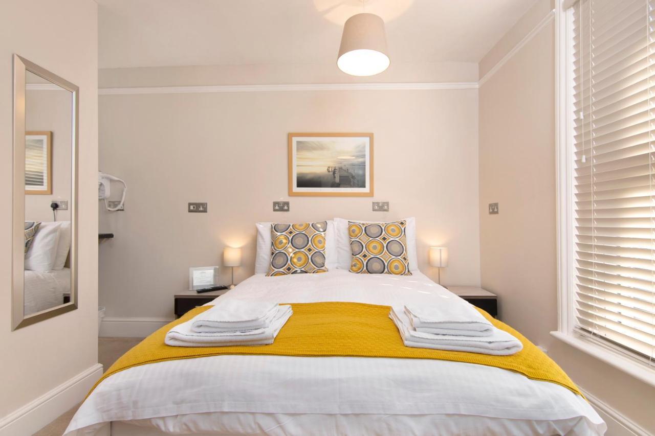 Redhouse Otel Salisbury Dış mekan fotoğraf