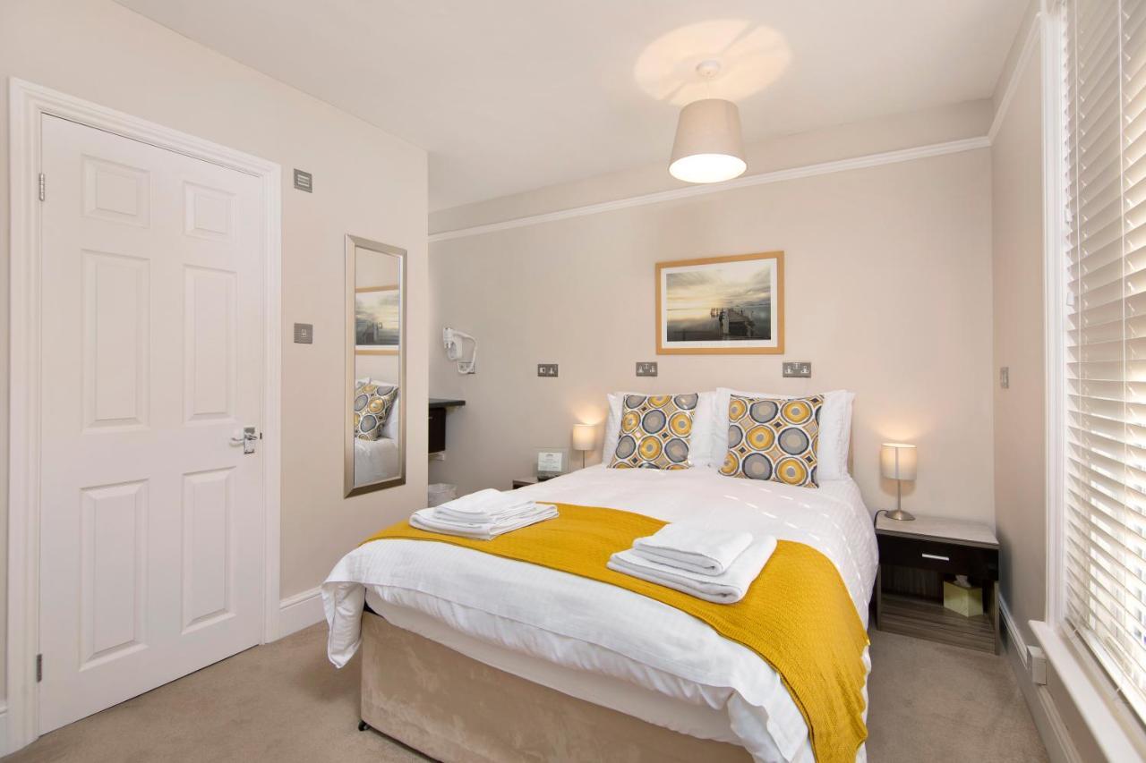 Redhouse Otel Salisbury Dış mekan fotoğraf